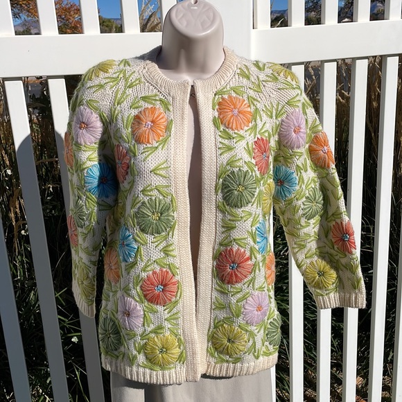 VINTAGE WOOL Floral Embroidered Women's Cardigan - Picture 2 of 8